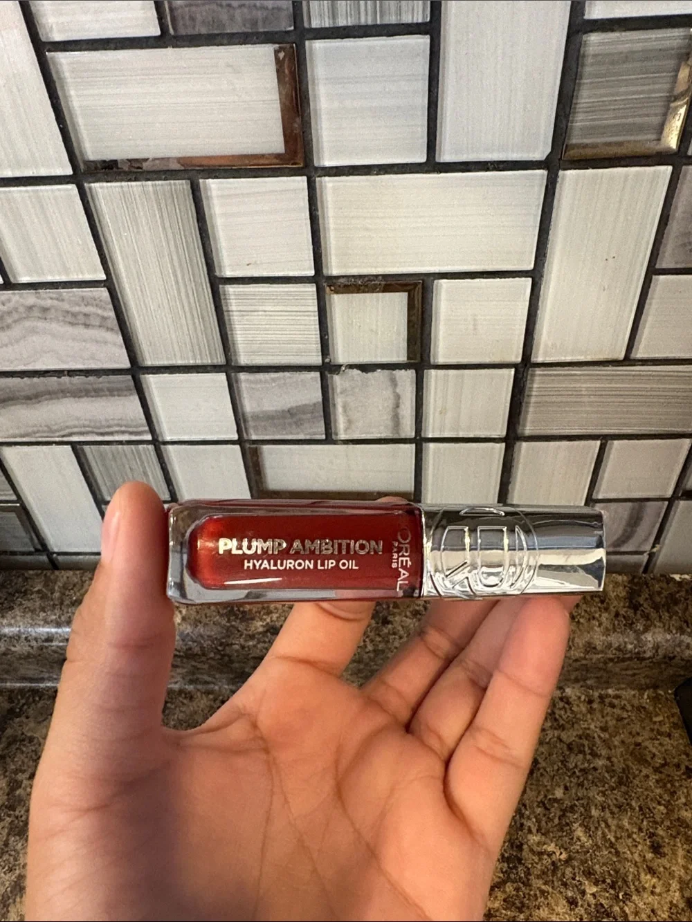 L'Oreal Plump Ambition Hyaluronic Lip Oil - Deep Red Shine
